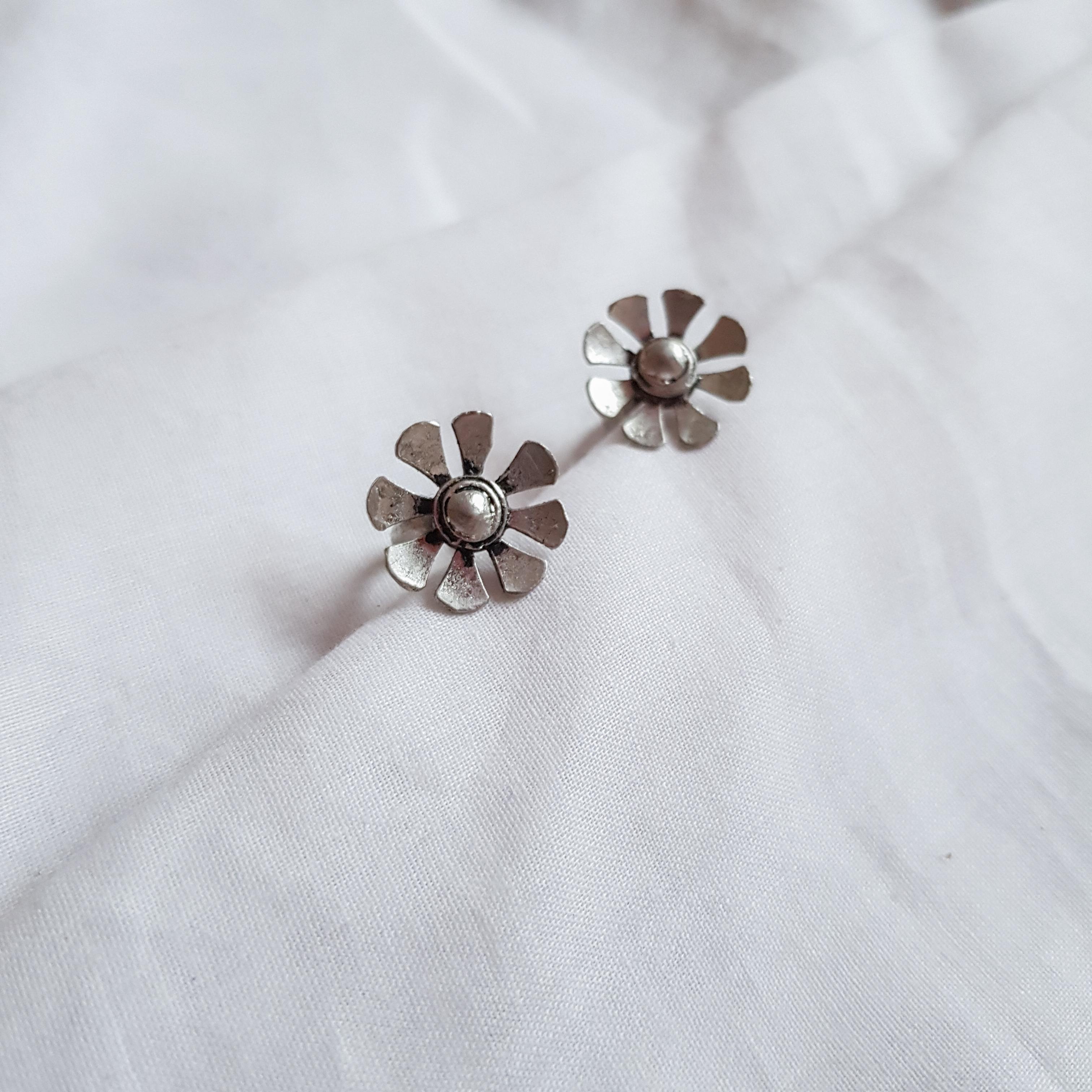 Daisy Earcuffs image 0