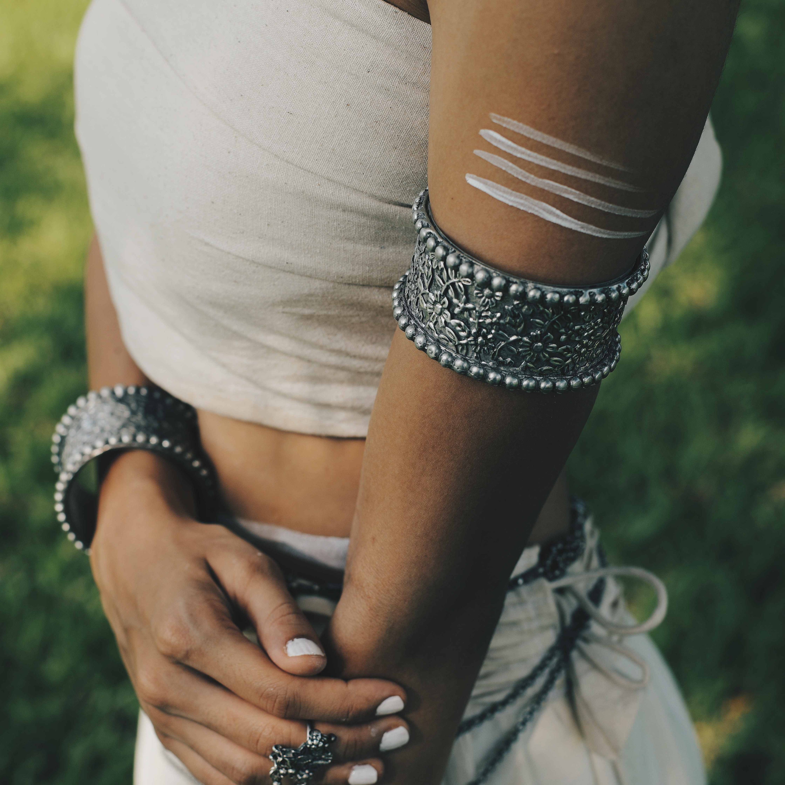 Engraved Flower Kada image 4