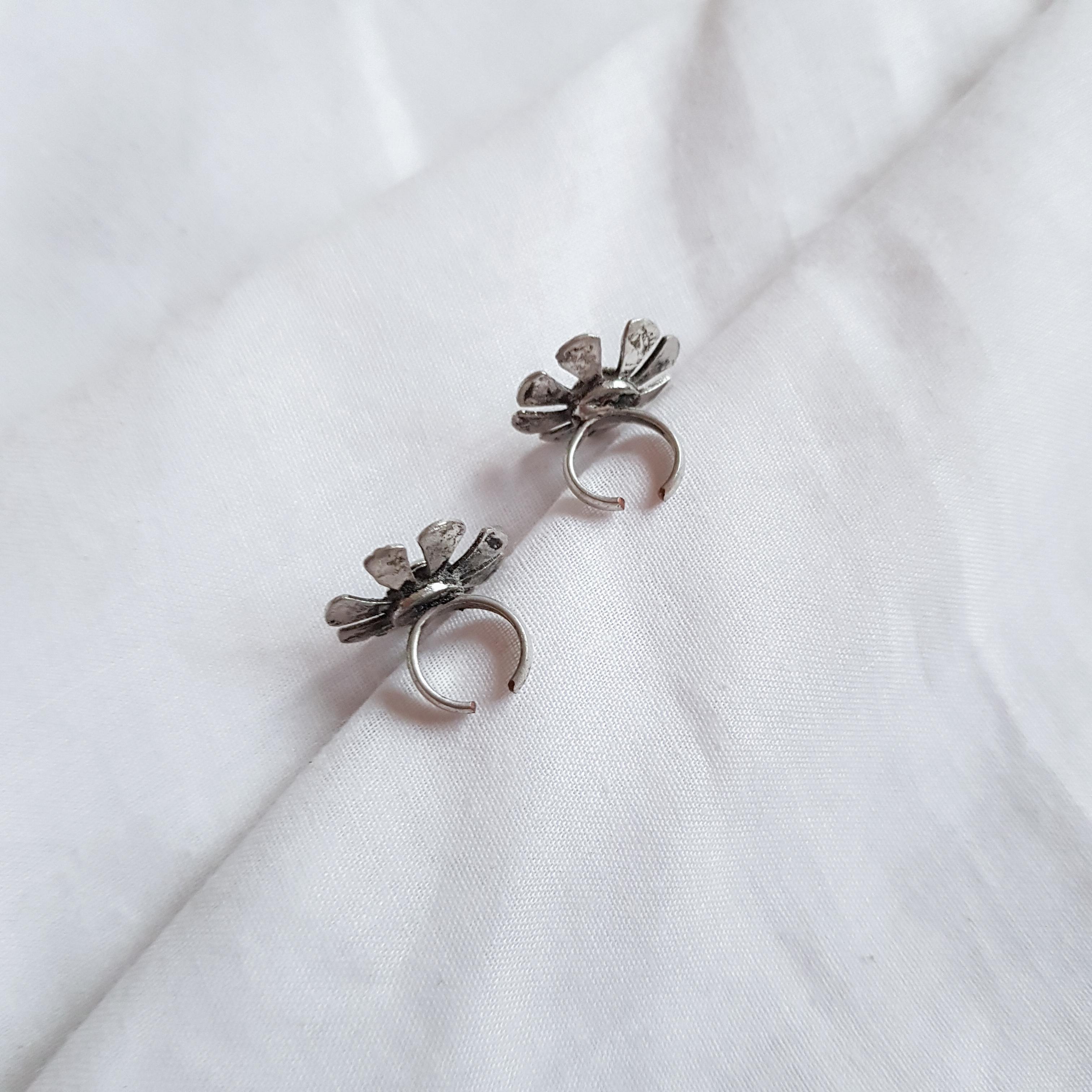 Daisy Earcuffs image 1