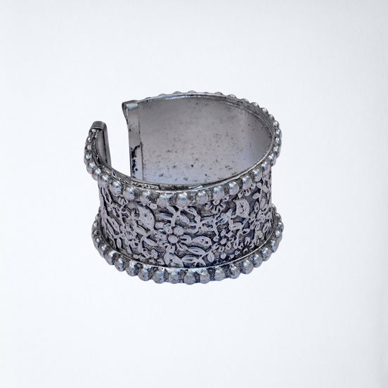 Engraved Flower Kada image 1