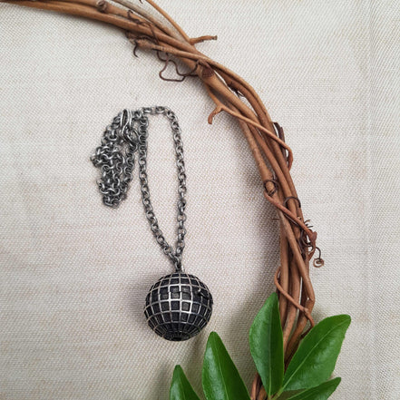ball pendant image 0