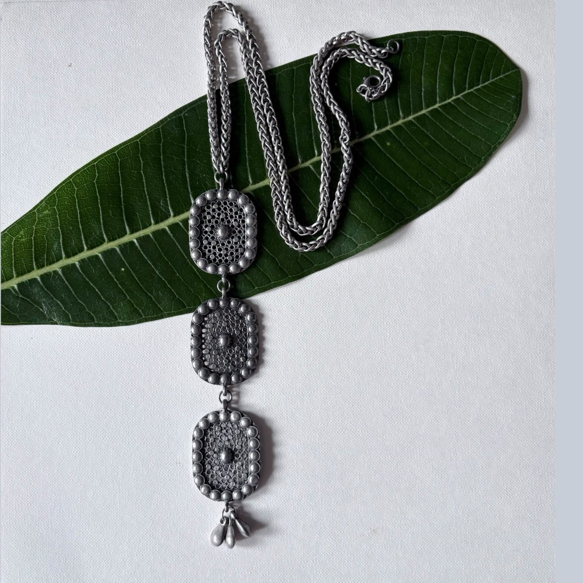 Jalakriti Pendant Necklace