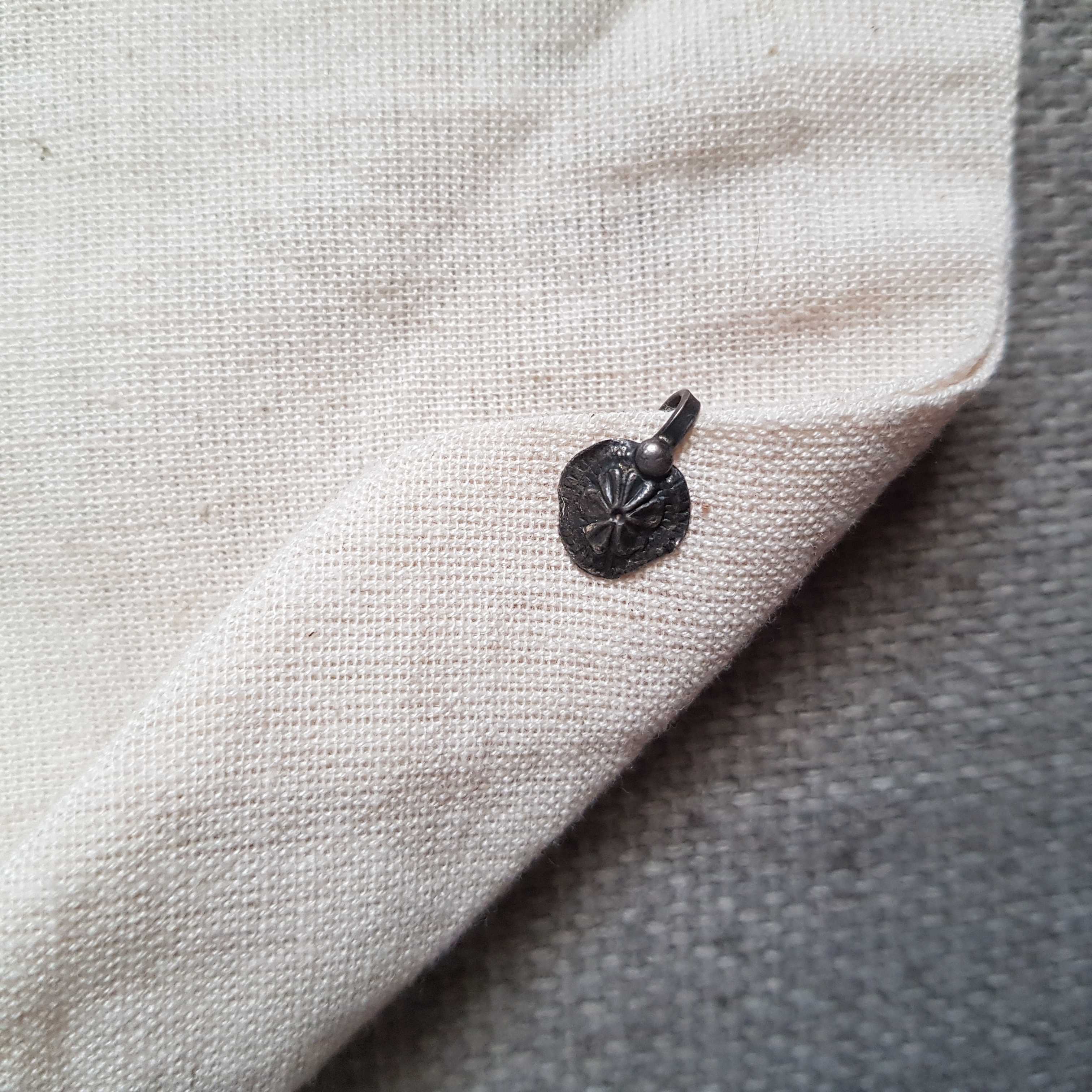 round flower nose clip