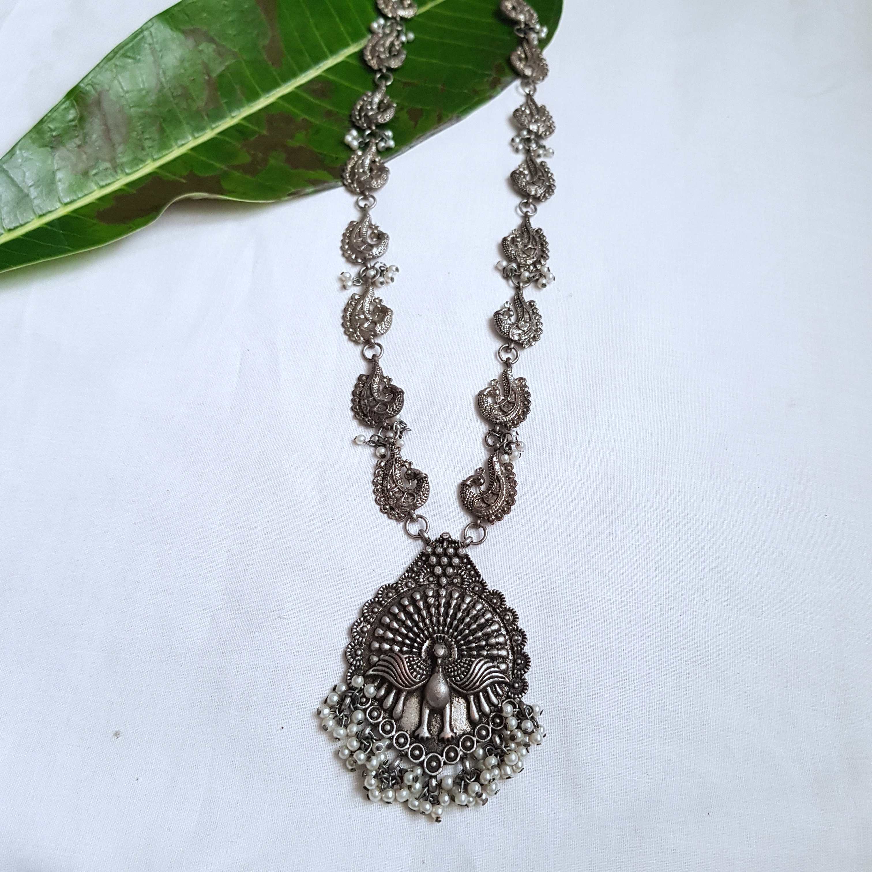 Morni Chain Necklace with Pearl Strings