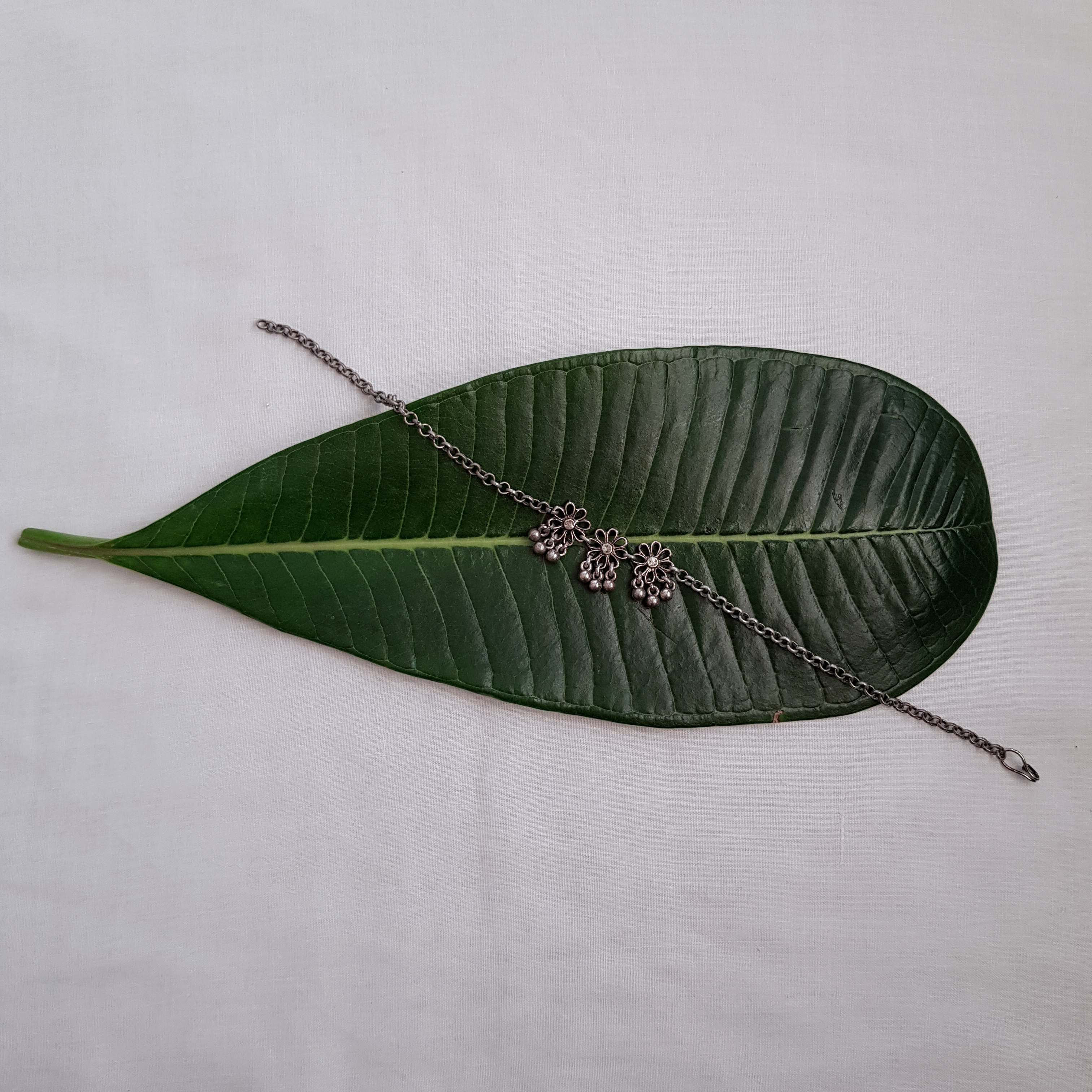 Three Flower Anklet image 0