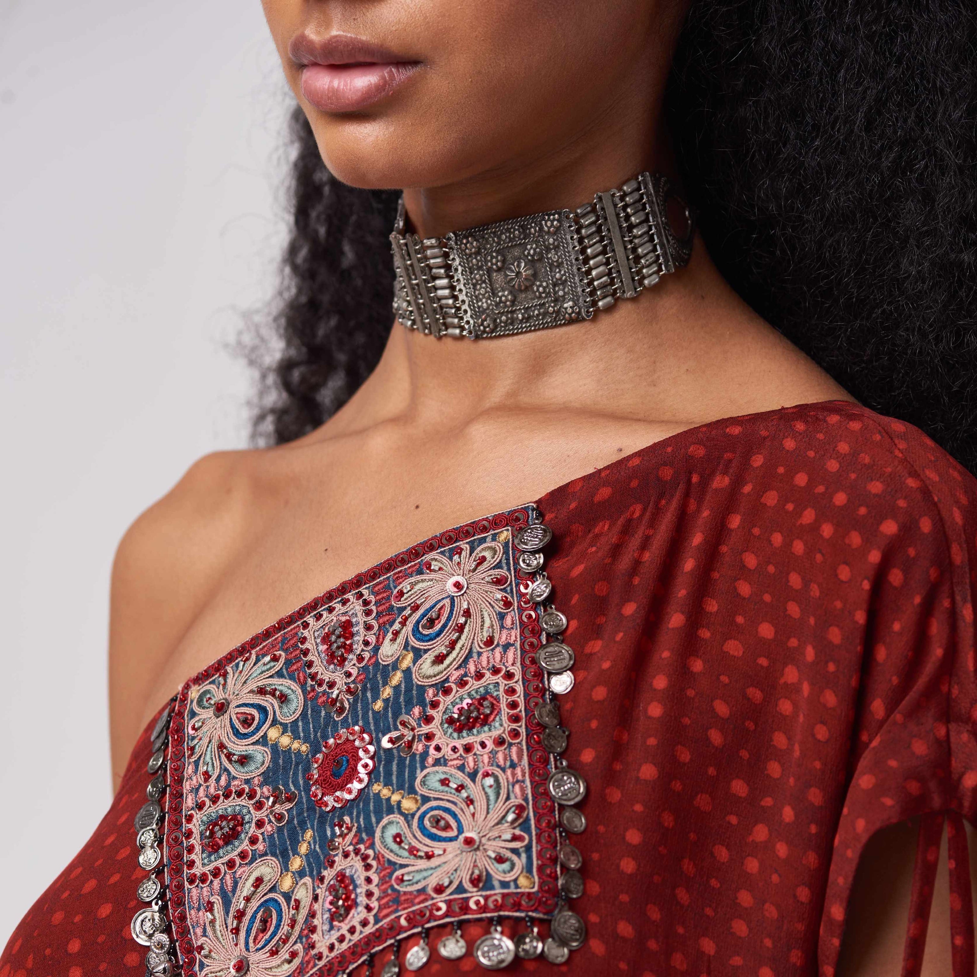 Choras Rajawadi Choker