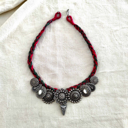 EMBELLISHED CHOKER NECKLACE