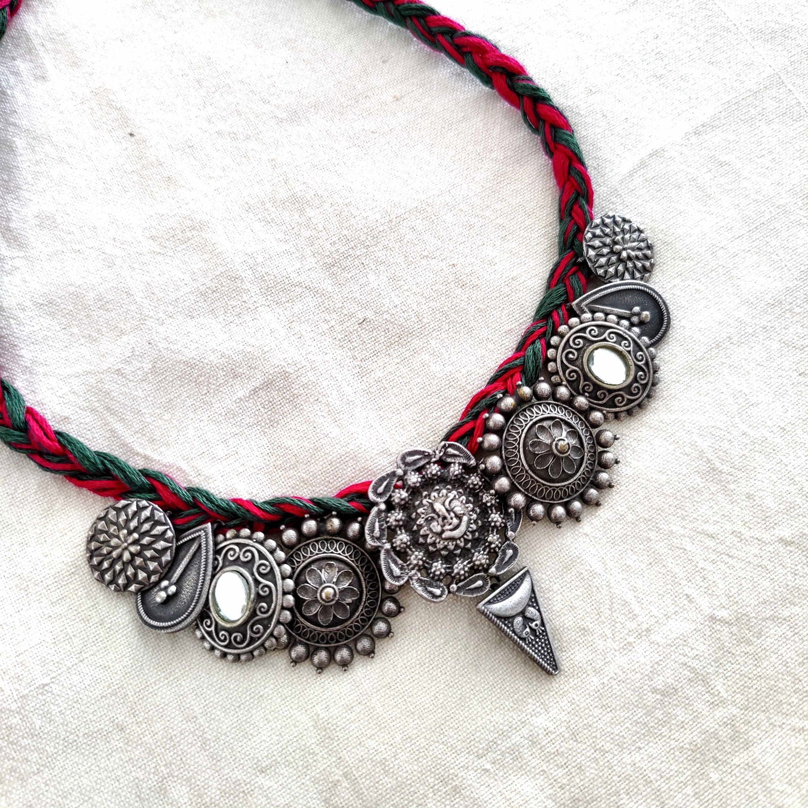 EMBELLISHED CHOKER NECKLACE