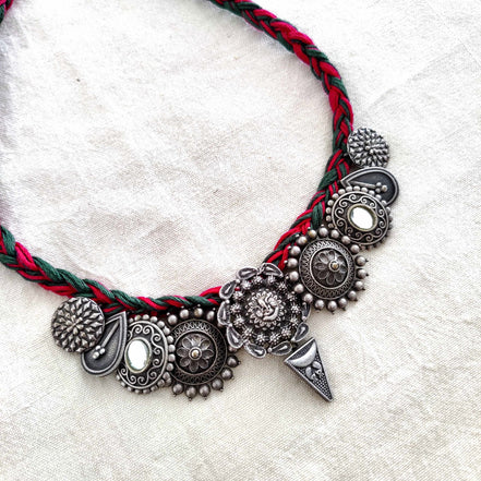 EMBELLISHED CHOKER NECKLACE