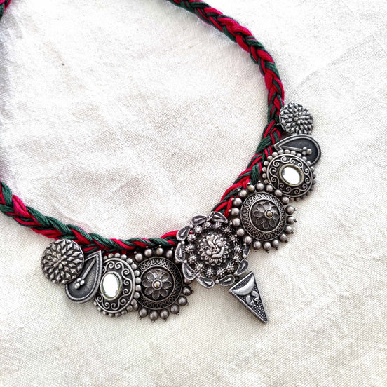 EMBELLISHED CHOKER NECKLACE